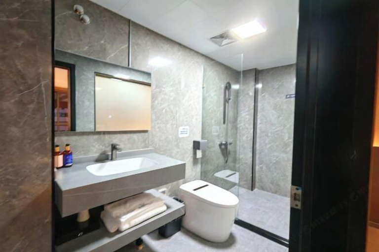 Bathroom 3, China Inn (Donghai Xingfu Bridge), Lianyungang