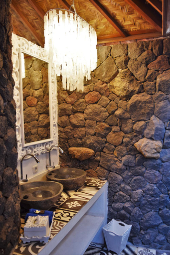 Bathroom 1, Balila Beach Resort, Karangasem