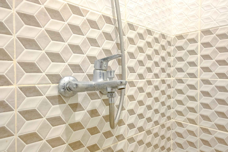 Bathroom 15