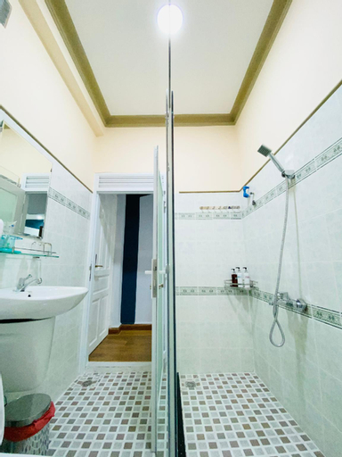Bathroom 11