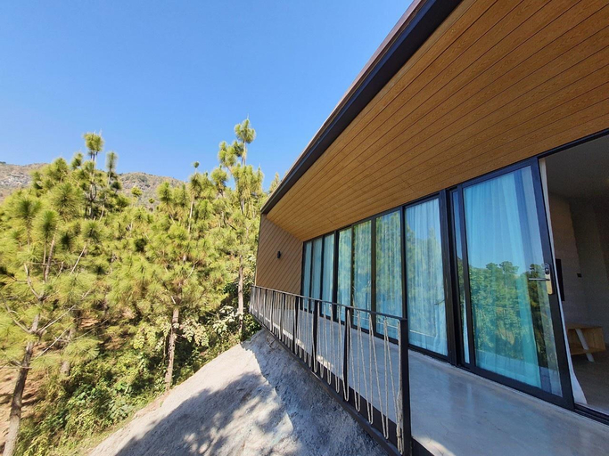 Exterior 1