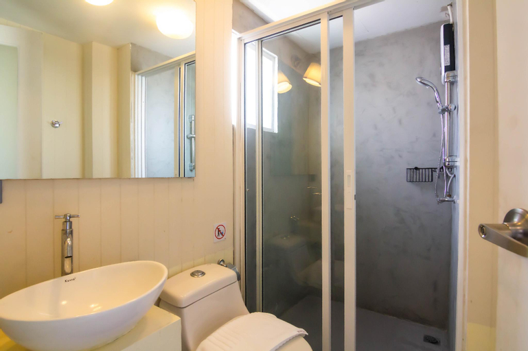 Bathroom 25