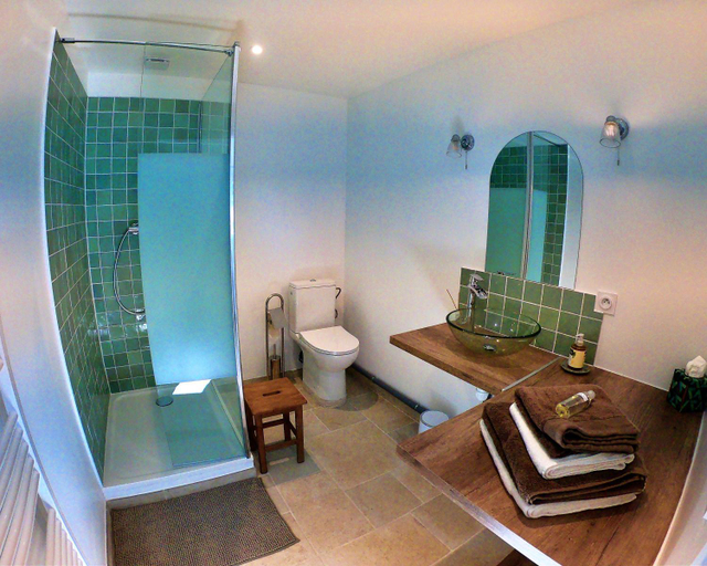 Bathroom 3, Au Coeur Des Arbres, Gard