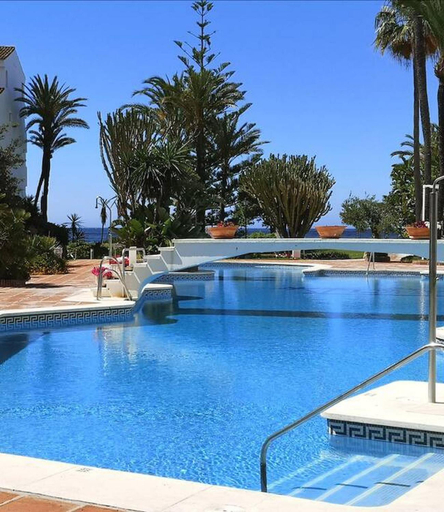 Others 3, Modern apartment with pool on the beachfront in Marbella by SharingCo, Málaga