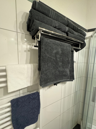 Bathroom 3, 4 room cosy holiday apartment contactles, Region Hannover