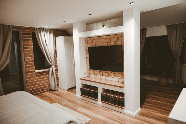Others 5, Vila Casa din gradina, Voila