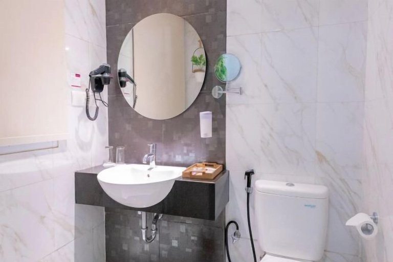 bathroom 7