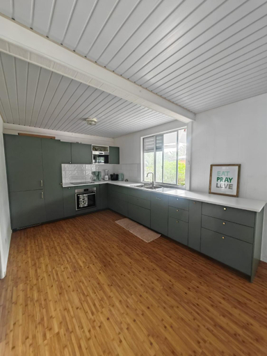 Others 3, Pitate Surf House