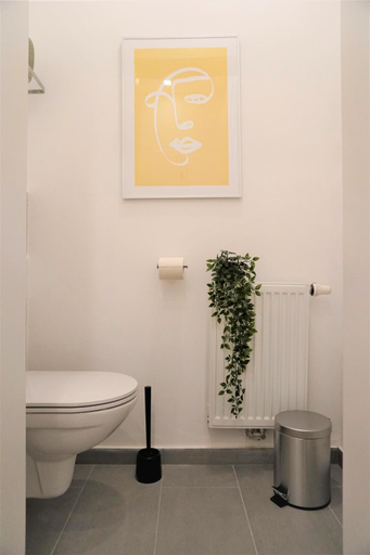 Bathroom 3, Modern 2Br Apartments - Full Kitchen - Schonbrunn Area - 15 Mins to City Center, Wien