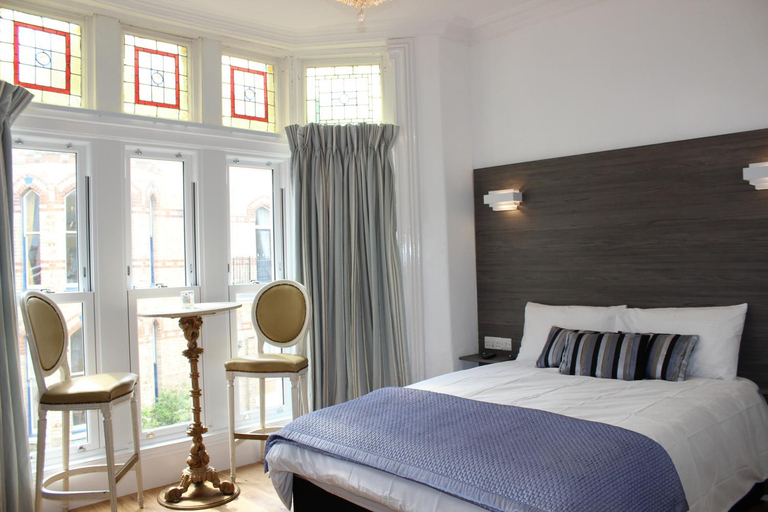Others 3, Grosvenor House - onsite free parking, Devon