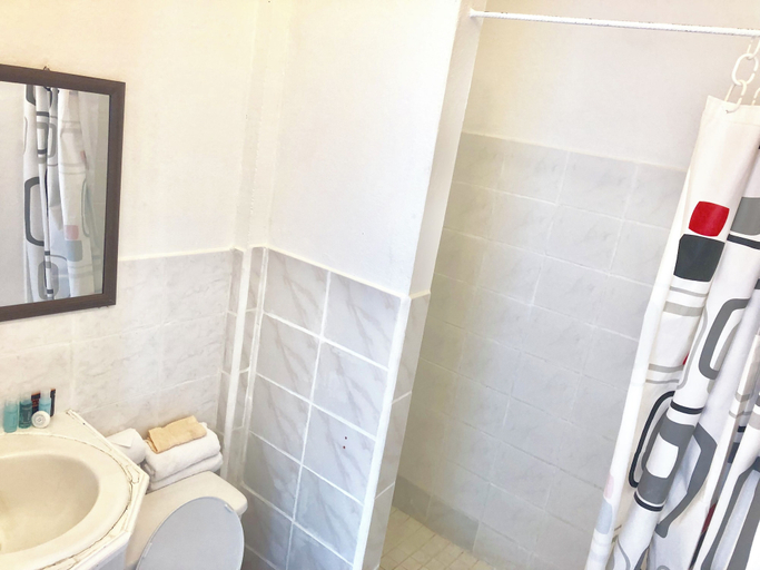 Bathroom 4, Diamondview