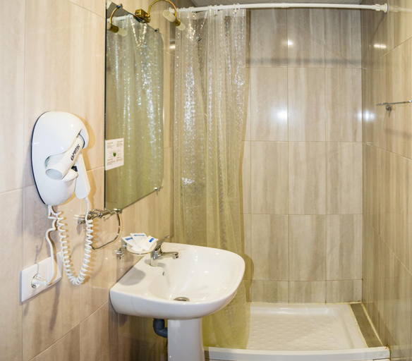 Bathroom 3, El Roble Hotel Restaurante, Zamora