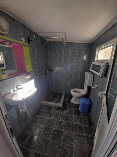 Bathroom 2, Peter's Sea House, Vlorës
