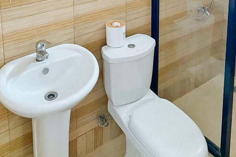 Bathroom, Reddoorz Hostel @ St. Paul Village Lapulapu, Lapu-Lapu City