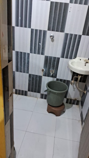 Bathroom 4, Yuvraj Bhavan Dwarka, Devbhumi Dwarka