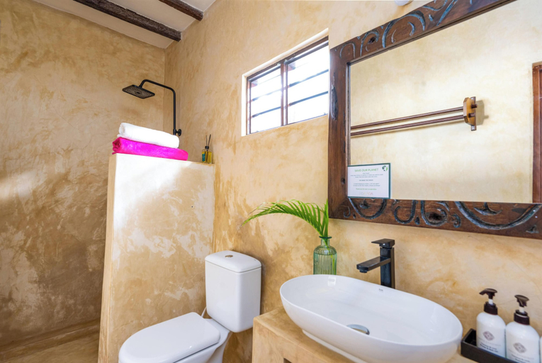 Bathroom 4, Poa Poa Bungalows, Kaskazini 'B'