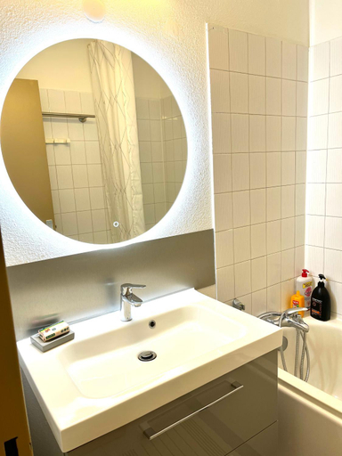 Bathroom 3, Le sud plage et piscine, Var