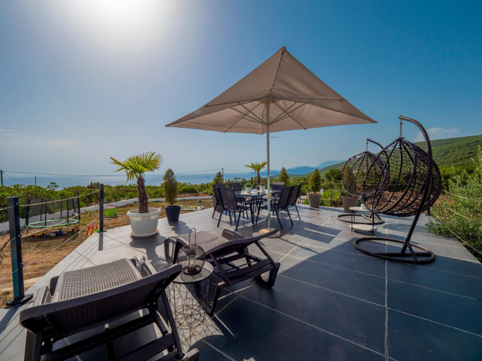 Others 3, Villa Hacienda