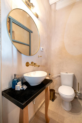 Bathroom 2, Arabesque House