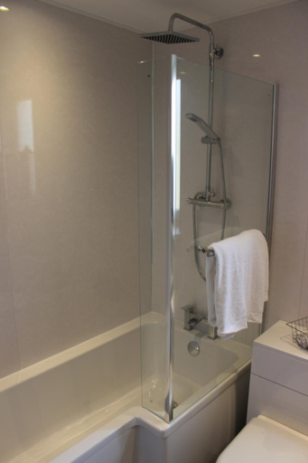 Bathroom 2, Grosvenor House - onsite free parking, Devon