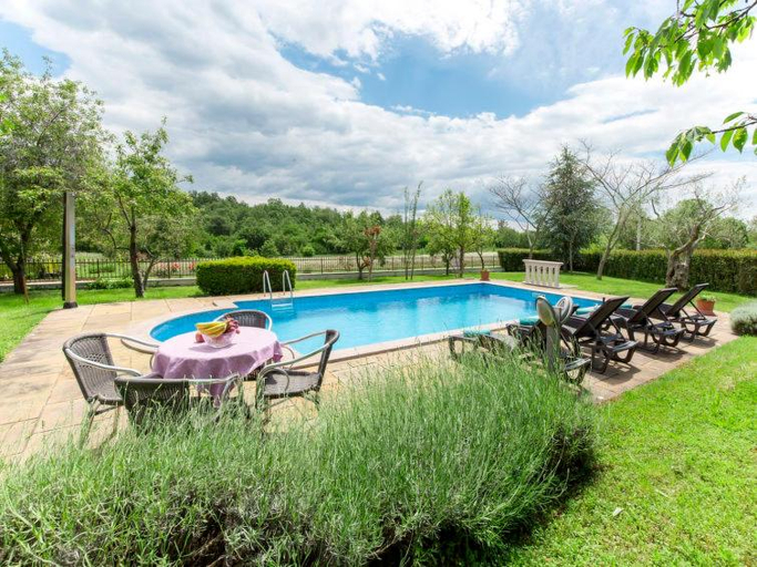 Others 5, Apartman Valica, Tinjan