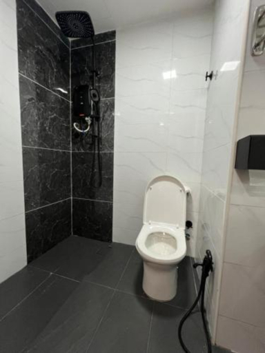 Bathroom 4, Garden View Hotel, Jempol