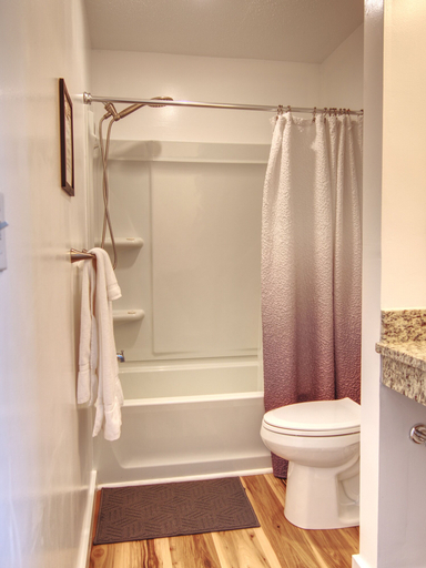 Bathroom 3, Vermont Suites, Chittenden