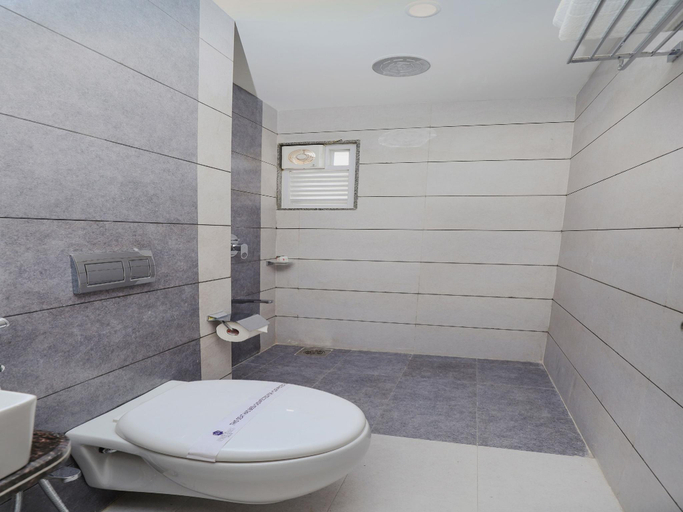 Bathroom 4, Hotel Avista, Vadodara