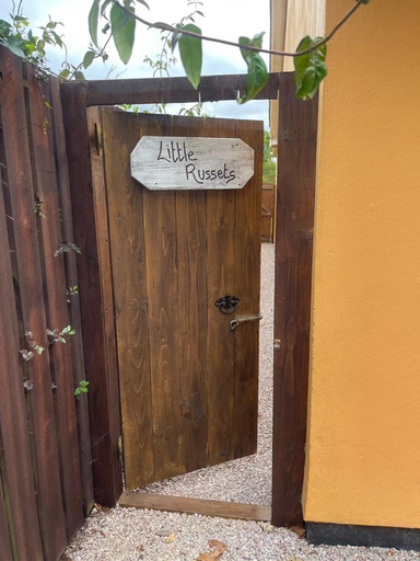 Others 4, Charming Chalet - Sleep 3/4 & Free Parking, Devon