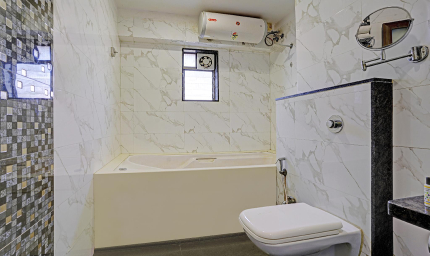 Bathroom 4, Treebo De Grandeur Anand Nagar, Thane