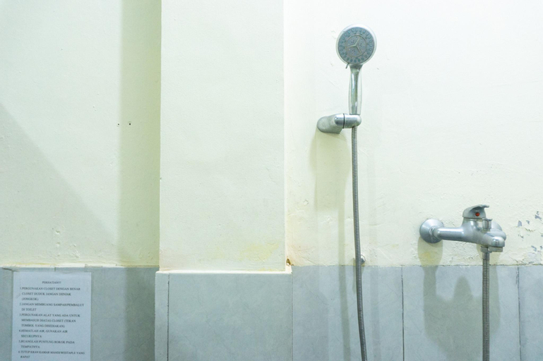 Bathroom 13