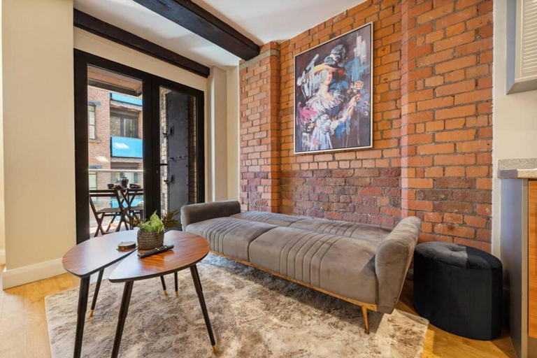 Room 2, Host Apartments Queen Square Apartment, Sefton