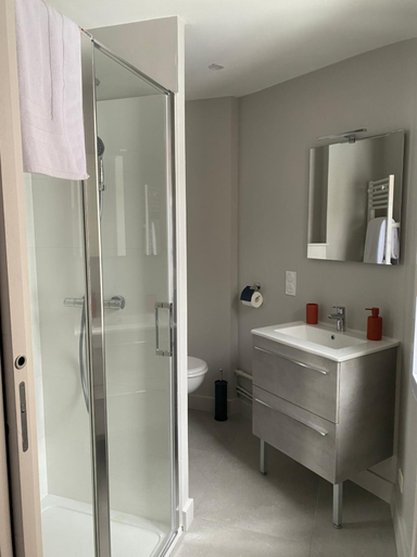 Bathroom 3, Studio 2 pers ou Appartement 4-7 pers Quartier Cathedrale, Saône-et-Loire