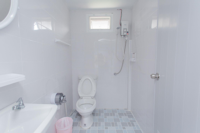 Bathroom 10