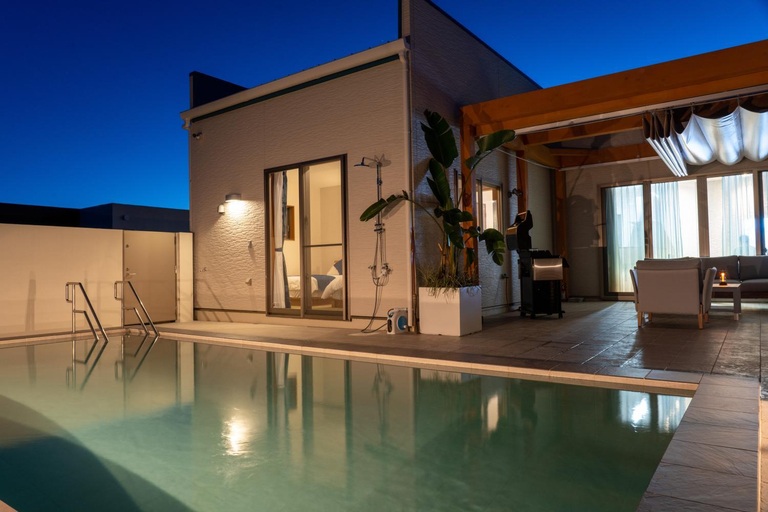 Sport & Beauty 2, Churaumi Beach Resort with Pool & Terrace, Motobu