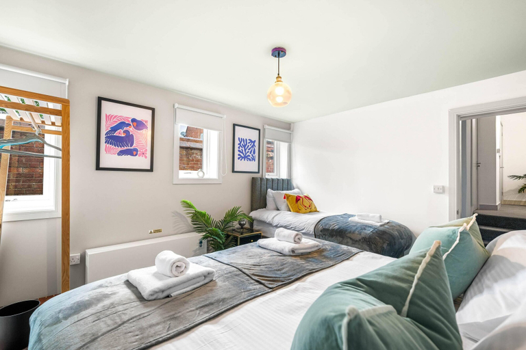 Bedroom 3, 2 Bdr Modern Living in The Old Bank Hse, Lincolnshire