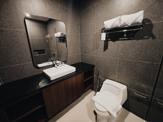 Bathroom 5, Azana Garden Hill Resort Blora, Blora