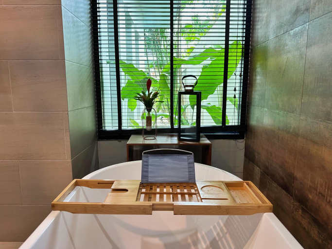 Bathroom 5, Villa Tara nr Layan Beach, Pulau Phuket
