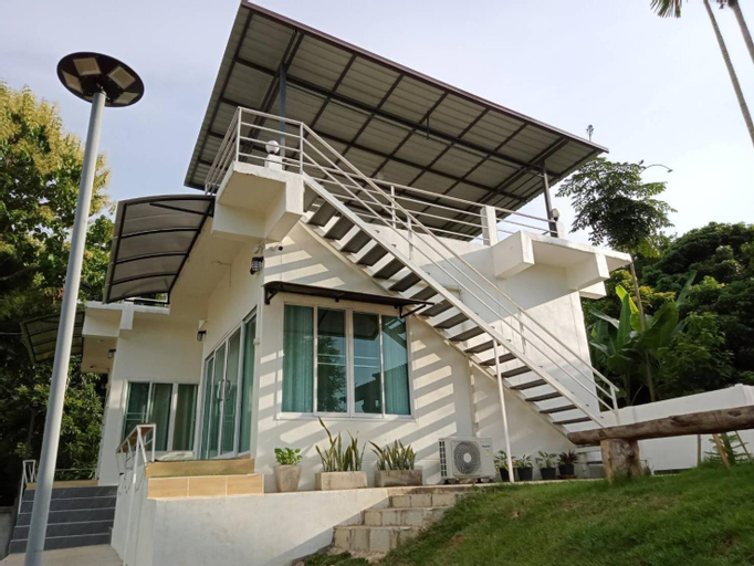 Exterior 11