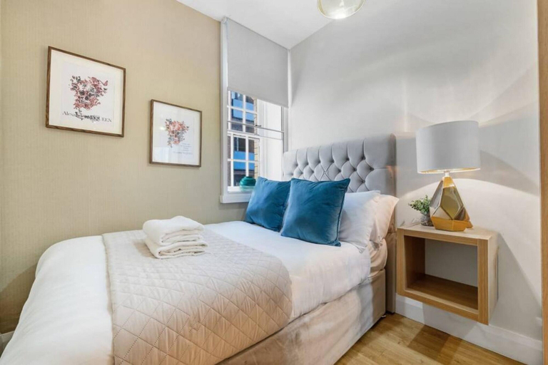 Room 5, Host Apartments Queen Square Apartment, Sefton