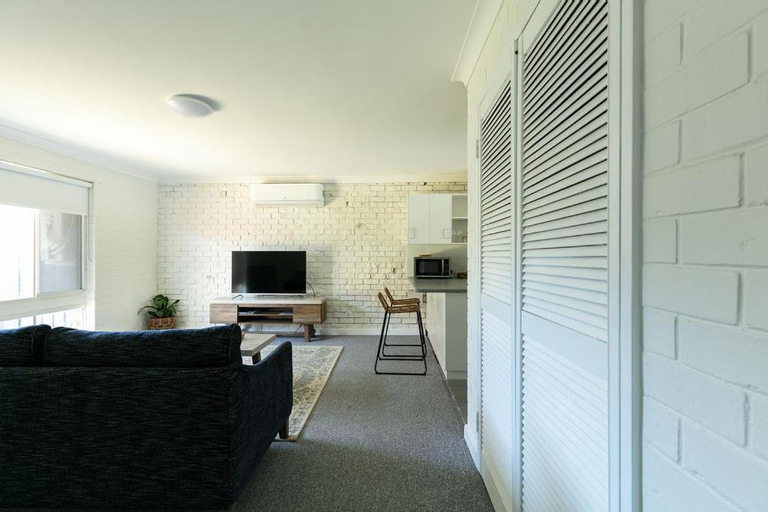 Others 4, Apparition Apartments, Geraldton
