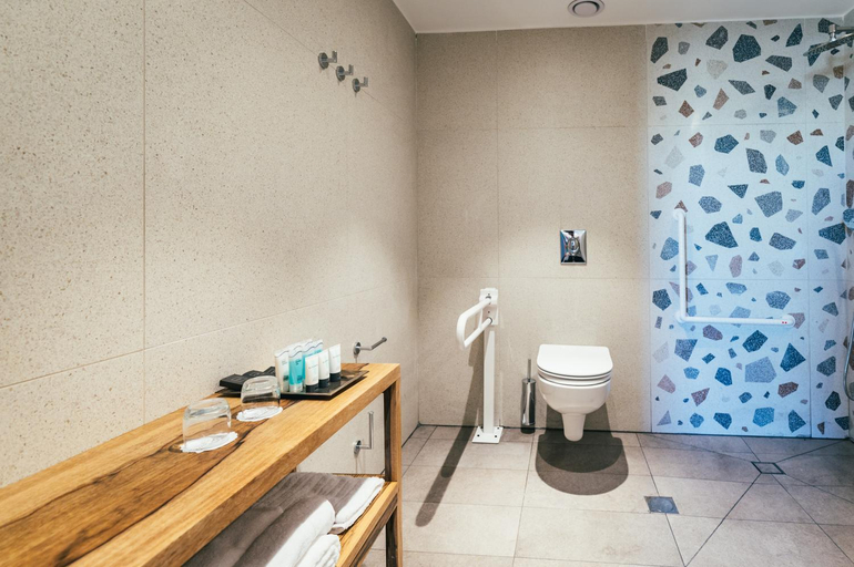 Bathroom 5, Even Derech by Smart Hotels
