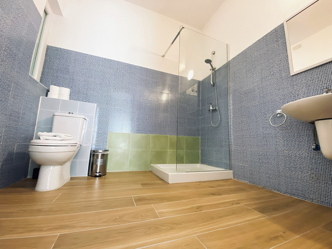 Bathroom 4, Miami Apartments, St Julian's