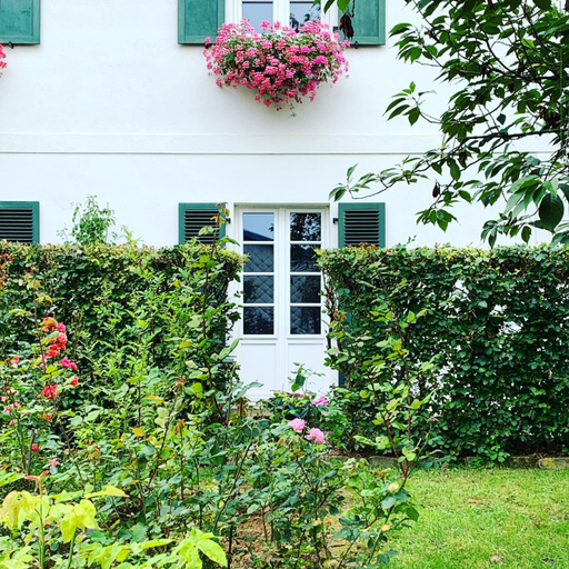 Others 2, Isabelle's Rosegarden, Redange