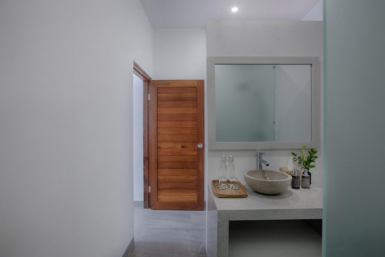 Bathroom 22