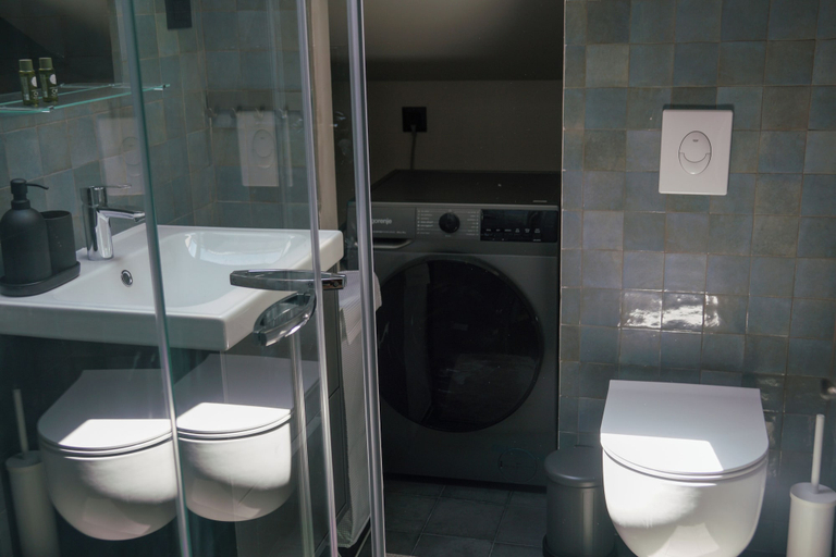 Bathroom 4, Onyx apartments, Dubrovnik