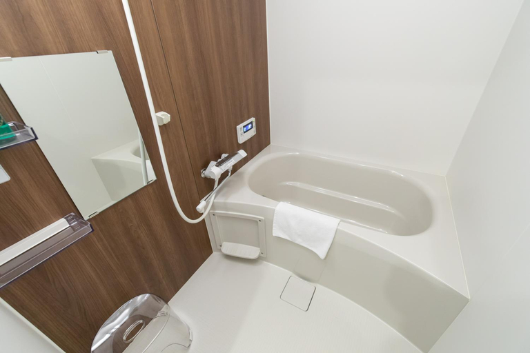 Bathroom 2, Central CR-1, Osaka