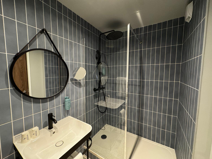 Bathroom 5, Akena Serris  Val d'Europe, Seine-et-Marne
