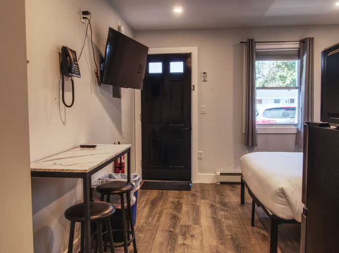 Others 5, Vermont Suites, Chittenden