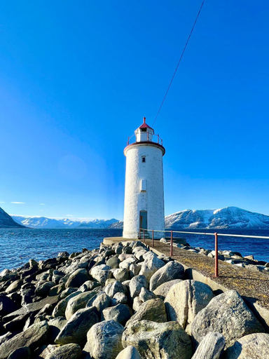 Others 3, Godo Lodge, Giske